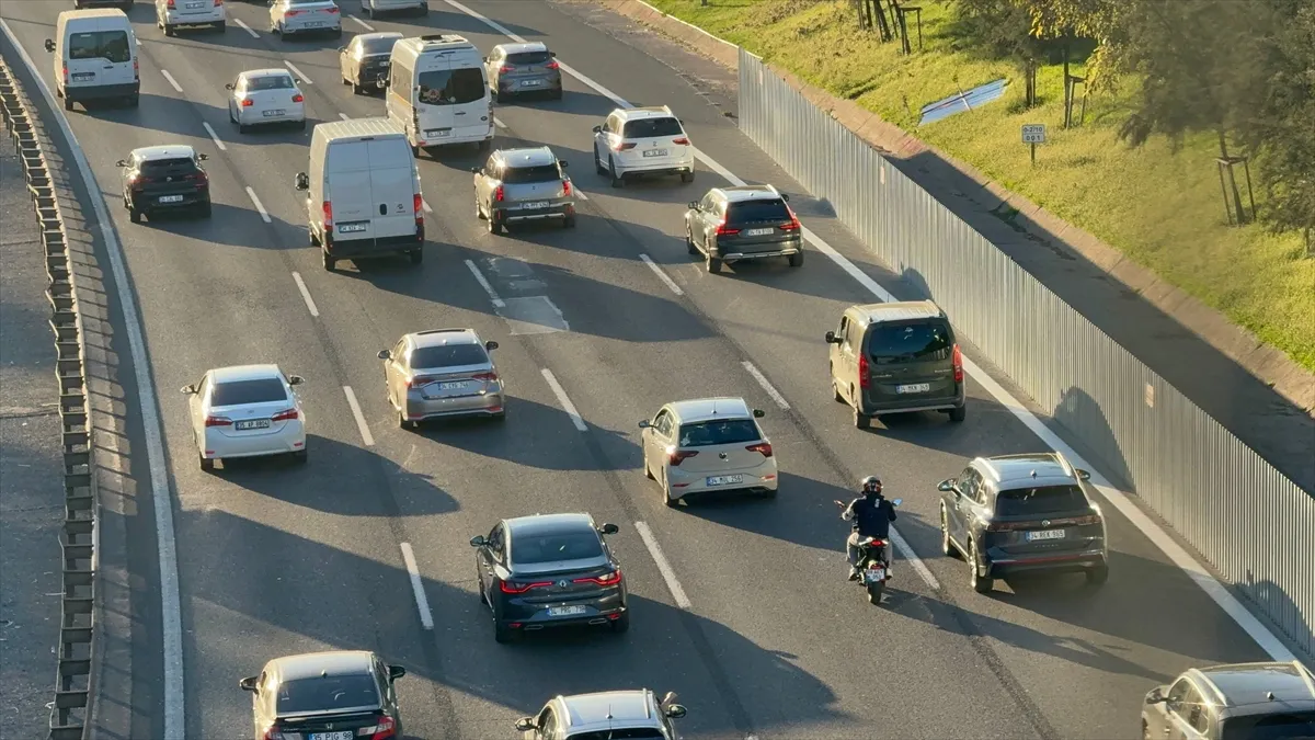 İstanbul’da akşam saatlerinde trafik yoğunluğu yüzde 80’e ulaştı İstanbul’da akşam saatlerinde trafik yoğunluğu yüzde 80’e ulaştı