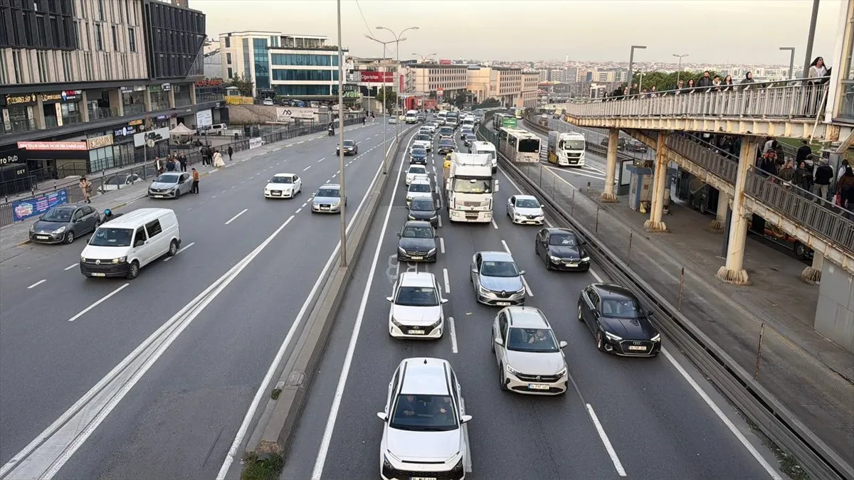 İstanbul’da akşam saatlerinde trafik yoğunluğu yüzde 83’e çıktı