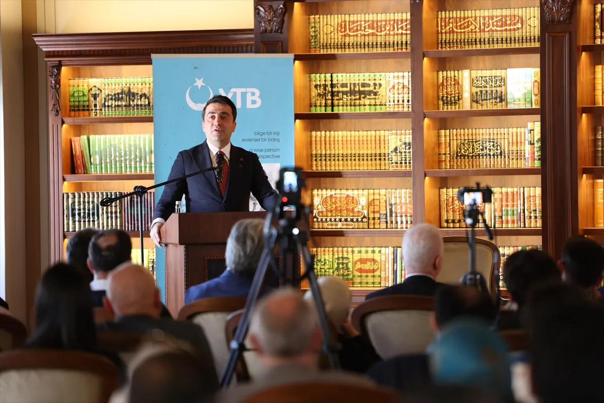 İstanbul’da Bilge Bir Kişi, Evrensel Bir Bakış-Fethi Gemuhluoğlu kitap tanıtım programı düzenlendi İstanbul’da Bilge Bir Kişi, Evrensel Bir Bakış-Fethi Gemuhluoğlu kitap tanıtım programı düzenlendi