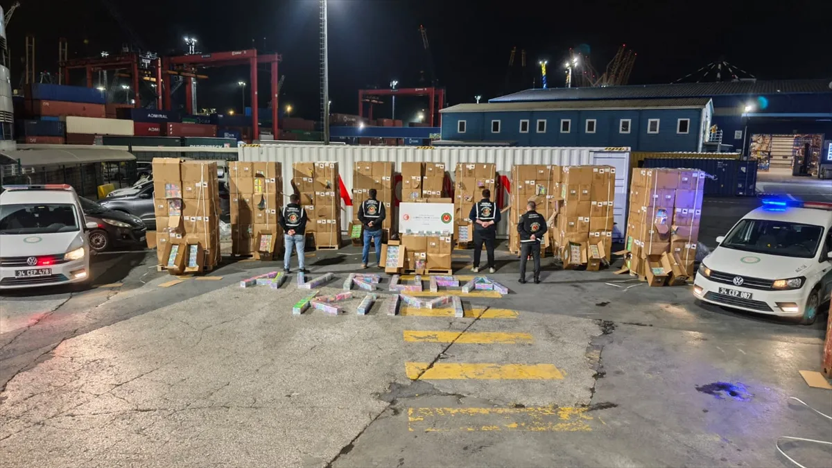 İstanbul’da iki operasyonda 142 bin elektronik sigara ele geçirildi İstanbul’da iki operasyonda 142 bin elektronik sigara ele geçirildi