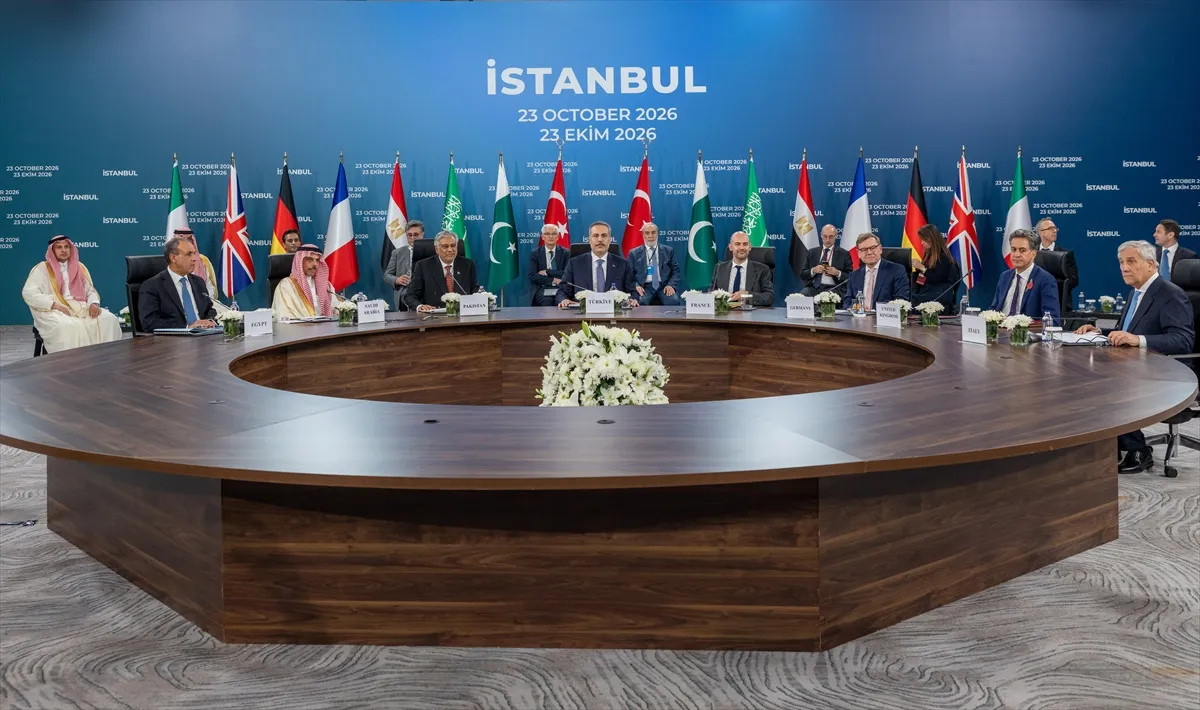 İstanbul’da İtalya’nın da katılımıyla düzenlenen R4+E3 Dışişleri Bakanları Toplantısı başladı İstanbul’da İtalya’nın da katılımıyla düzenlenen R4+E3 Dışişleri Bakanları Toplantısı başladı