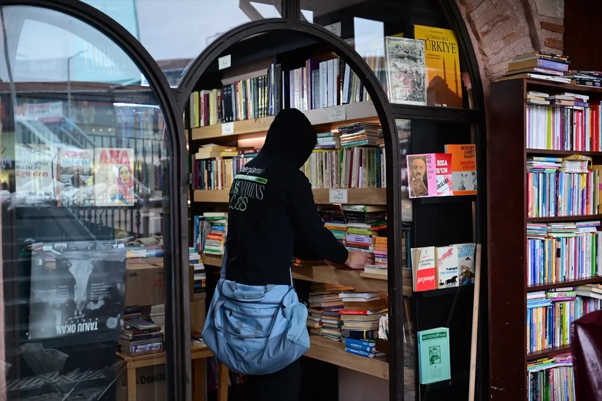 İstanbul’da şiddetli yağışın olumsuz etkileri sürüyor (GÜNCELLEME) İstanbul’da şiddetli yağışın olumsuz etkileri sürüyor (GÜNCELLEME)
