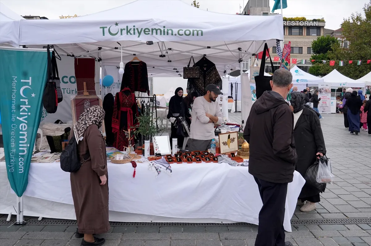 İstanbul Eminönü’nde Filistin Dayanışma Günleri sürüyor İstanbul Eminönü’nde Filistin Dayanışma Günleri sürüyor