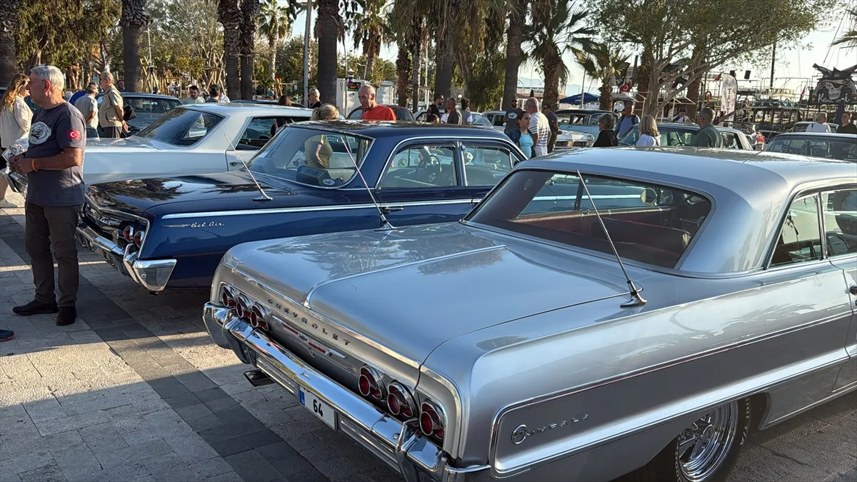 İstanbul Klasik Otomobilciler Derneği Bodrum’da sezona veda konvoyu düzenledi İstanbul Klasik Otomobilciler Derneği Bodrum’da sezona veda konvoyu düzenledi