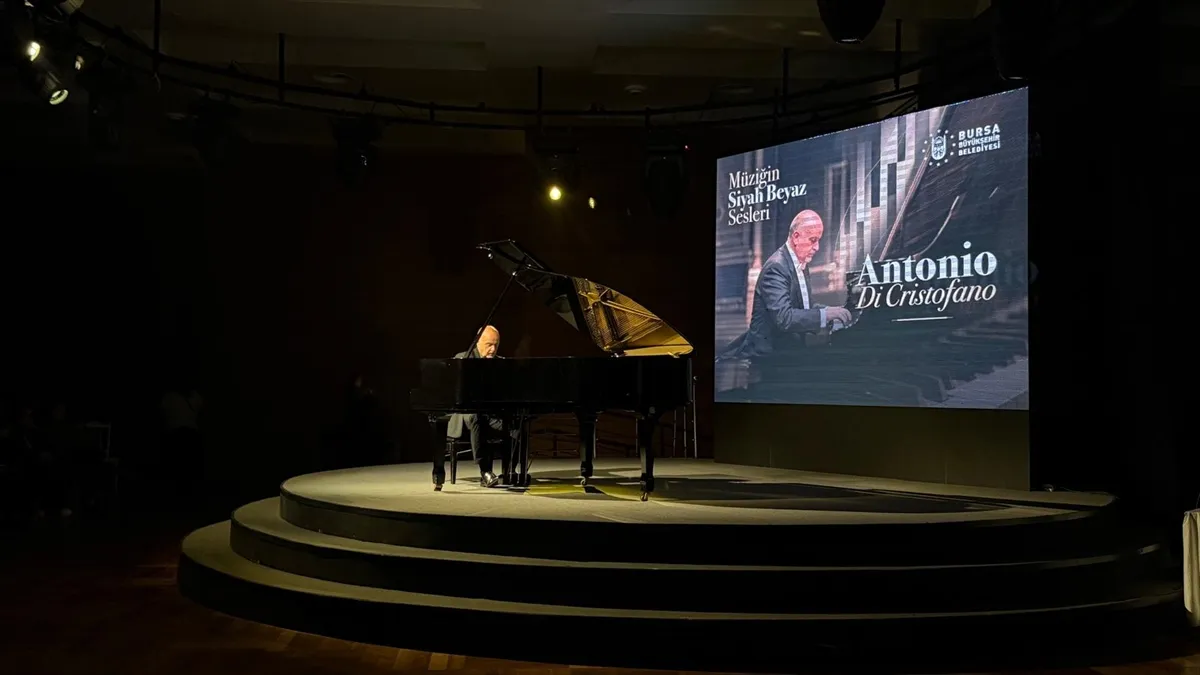 İtalyan piyanist Antonio Di Cristofano, Bursa’da konser verdi