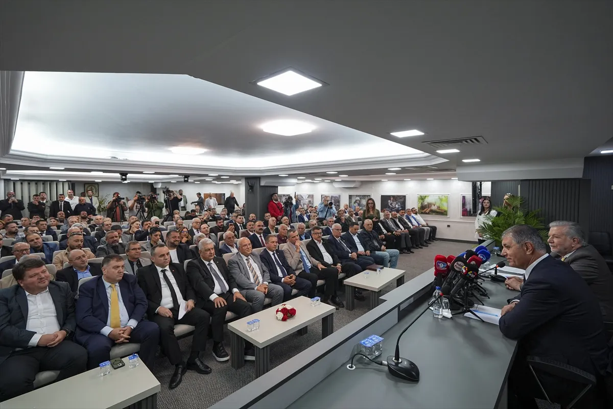 İzmir Büyükşehir Belediye Başkanı Tugay, AK Parti’ye geçiş sürecini anlattı İzmir Büyükşehir Belediye Başkanı Tugay, AK Parti’ye geçiş sürecini anlattı