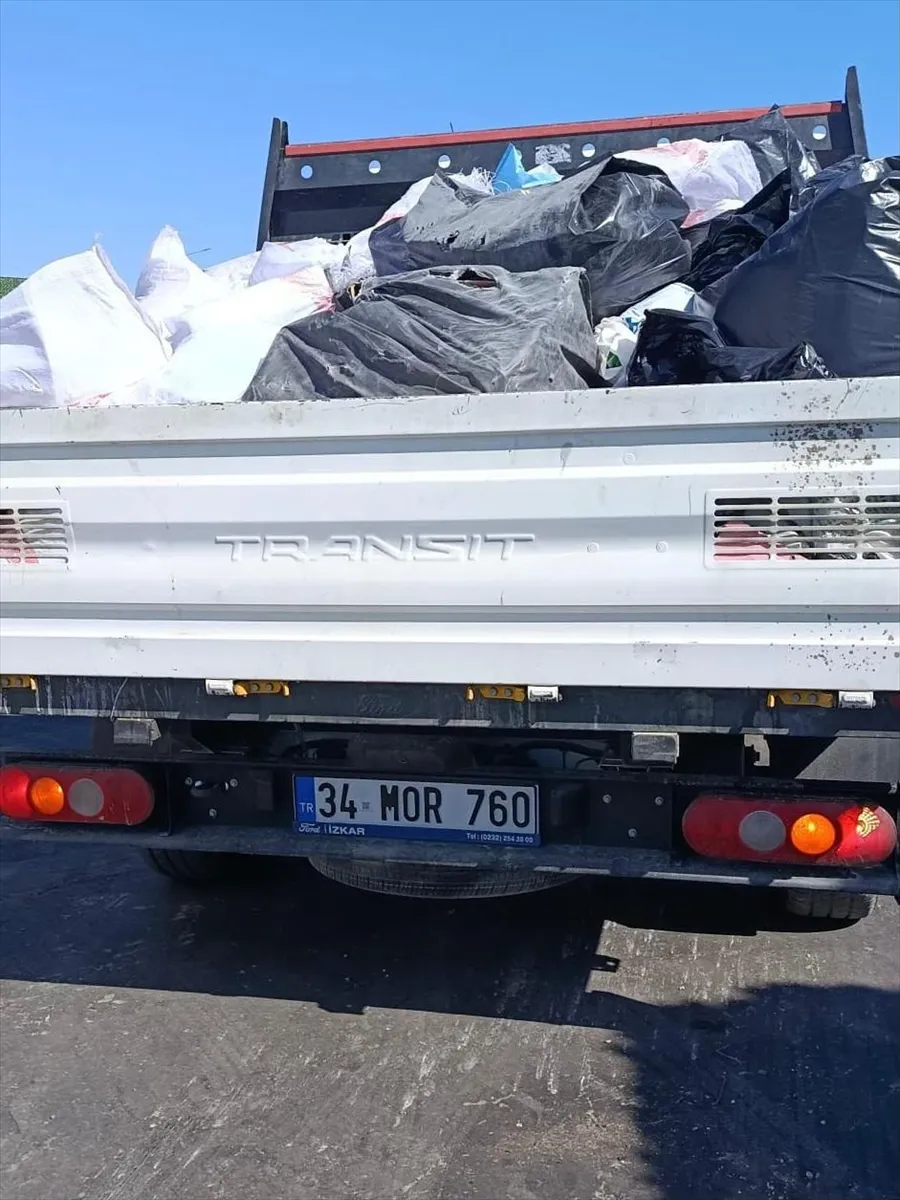 İzmir’de Çeşme Belediyesine yönelik operasyonda 11 şüpheli gözaltına alındı (GÜNCELLEME) İzmir’de Çeşme Belediyesine yönelik operasyonda 11 şüpheli gözaltına alındı (GÜNCELLEME)