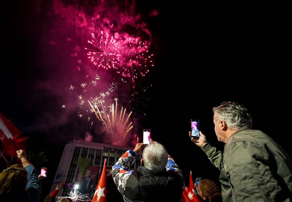 İzmir’de Cumhuriyet’in 103. yıl dönümü kutlandı İzmir’de Cumhuriyet’in 103. yıl dönümü kutlandı