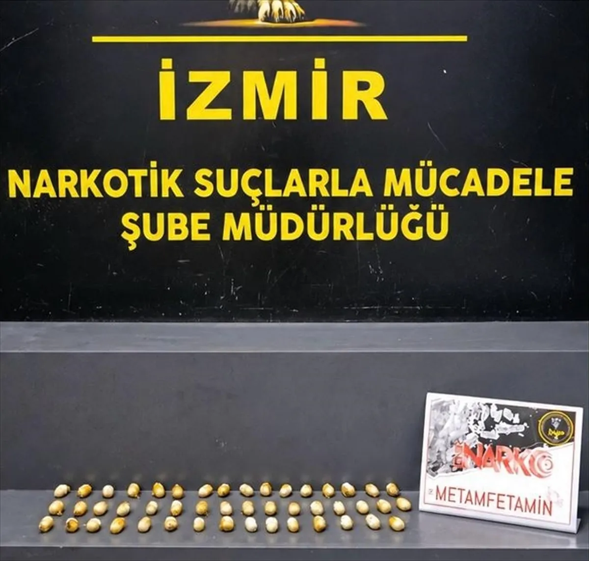 İzmir’de midesinde 322 gram uyuşturucuyla yakalandı İzmir’de midesinde 322 gram uyuşturucuyla yakalandı