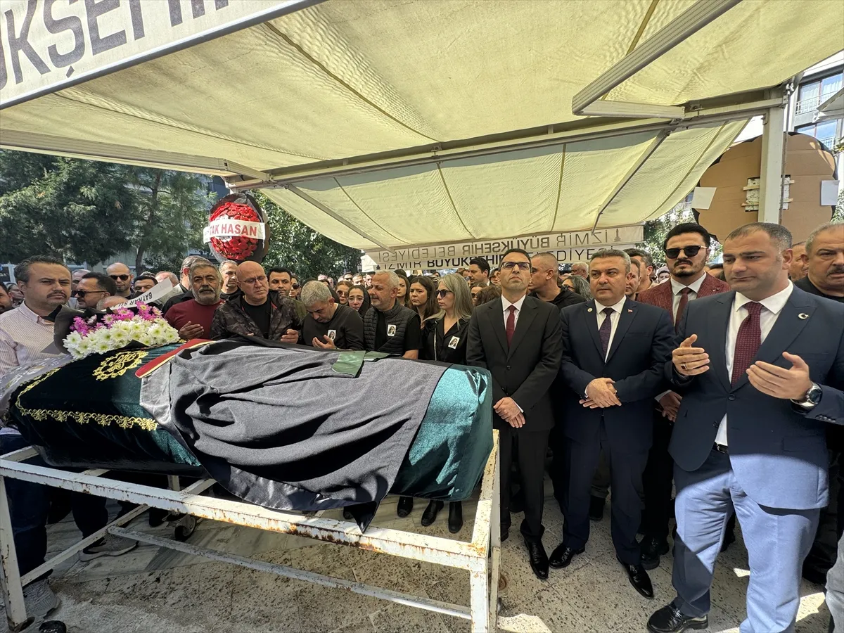 İzmir’de nişanlısı tarafından öldürülen kadının cenazesi toprağa verildi İzmir’de nişanlısı tarafından öldürülen kadının cenazesi toprağa verildi
