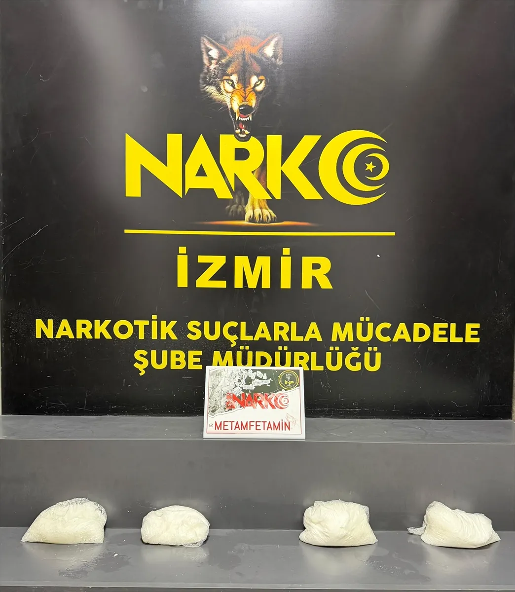 İzmir’de peynir bidonuna gizlenmiş 2 kilo 350 gram uyuşturucu ele geçirildi İzmir’de peynir bidonuna gizlenmiş 2 kilo 350 gram uyuşturucu ele geçirildi