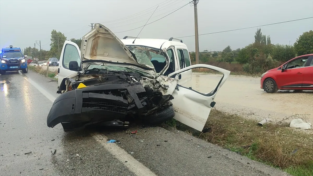 İzmir’de tır ile hafif ticari araç çarpıştı: 1 ölü, 1 yaralı