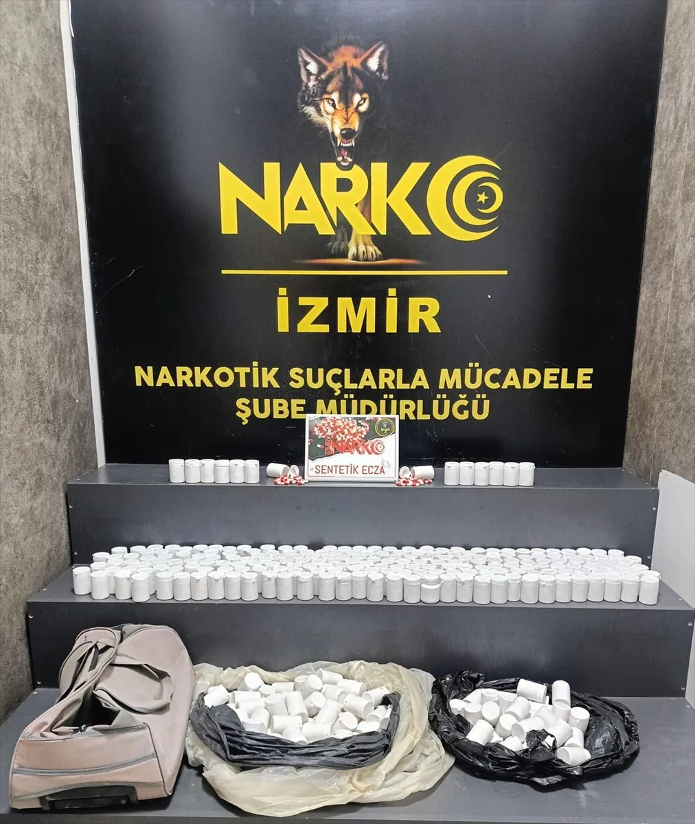 İzmir’de toprağa gömülü 17 bin 528 uyuşturucu hap ele geçirildi