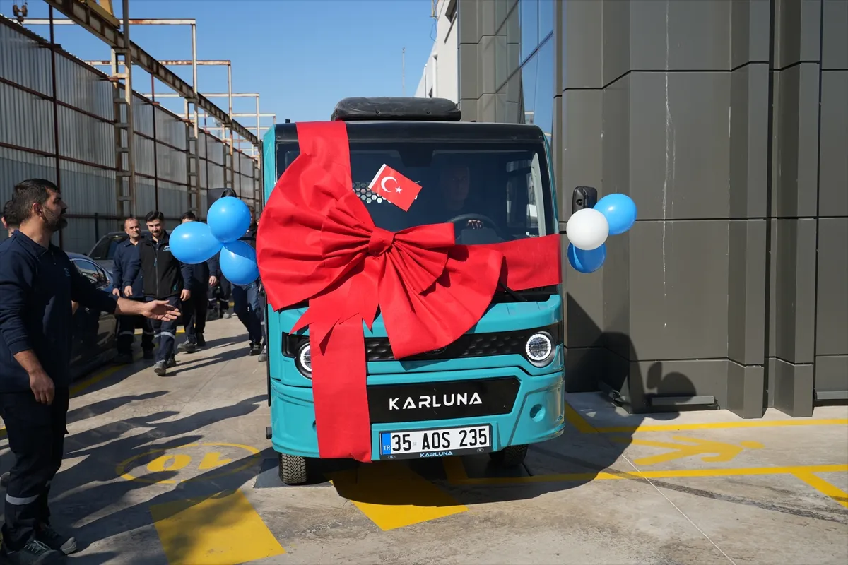 İzmir’de üretilen elektrikli hafif ticari araç trafiğe çıktı İzmir’de üretilen elektrikli hafif ticari araç trafiğe çıktı