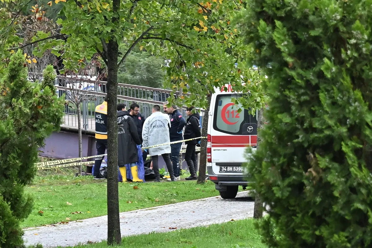 Kağıthane’de parkta erkek cesedi bulundu Kağıthane’de parkta erkek cesedi bulundu