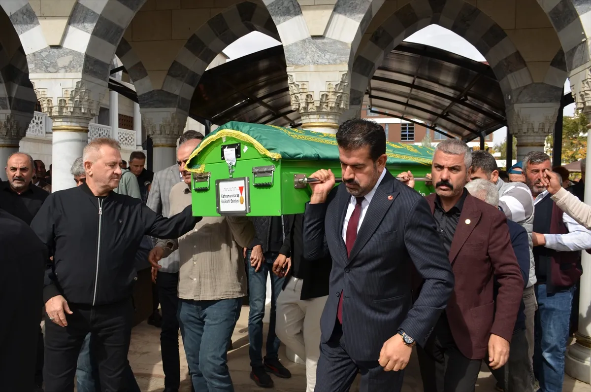 Kahramanmaraş’ta milletvekilinin yaralandığı trafik kazasında hayatını kaybeden genç toprağa verildi Kahramanmaraş’ta milletvekilinin yaralandığı trafik kazasında hayatını kaybeden genç toprağa verildi