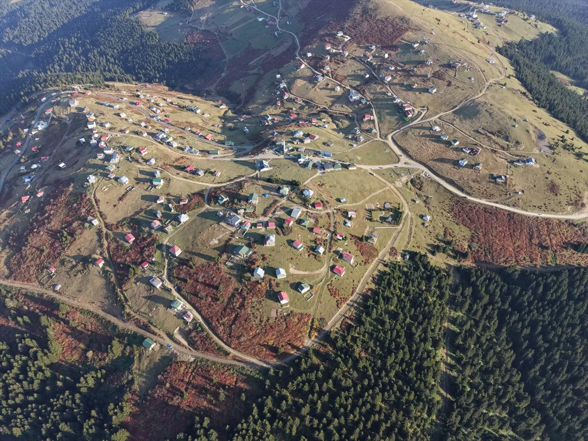 Karadağ Yaylası ve çevresi sonbahar renklerine büründü Karadağ Yaylası ve çevresi sonbahar renklerine büründü