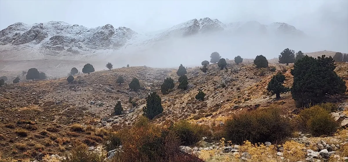 Kaş’ın yüksek kesimlerine kar yağdı Kaş’ın yüksek kesimlerine kar yağdı