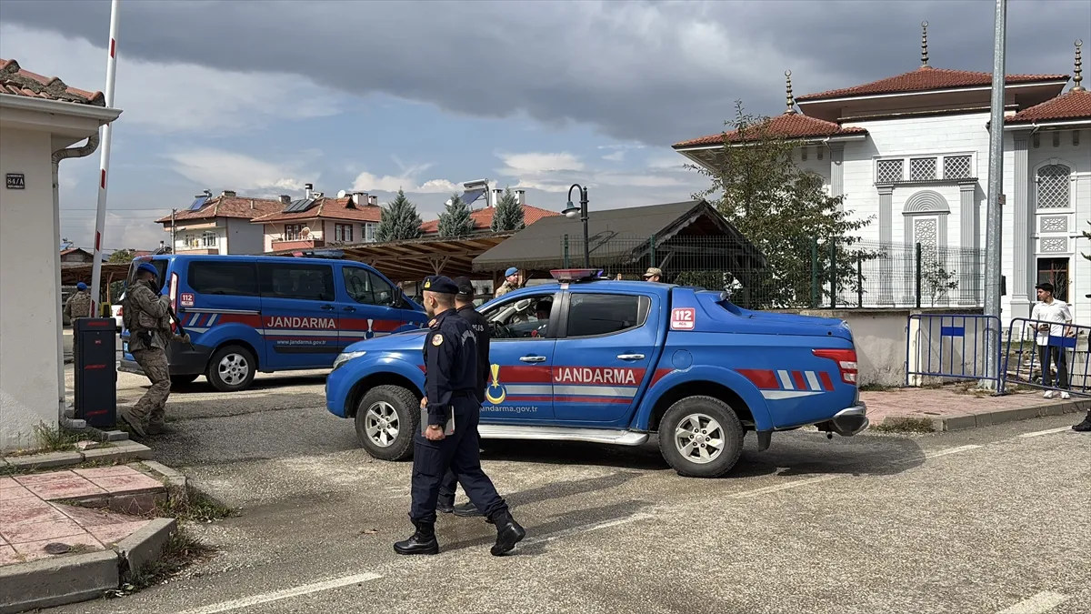 Kastamonu’da 4 kişinin öldürüldüğü olayla ilgili 2 şüpheli adliyede Kastamonu’da 4 kişinin öldürüldüğü olayla ilgili 2 şüpheli adliyede