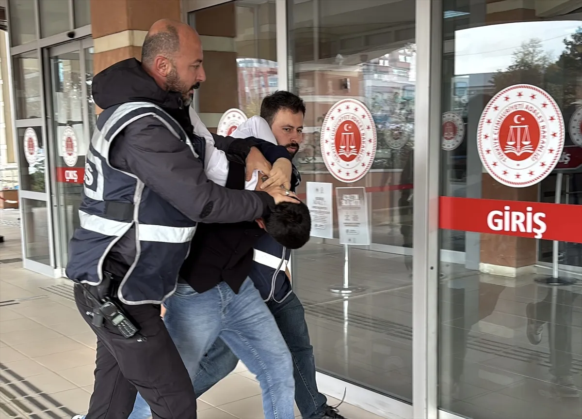 Kastamonu’da sokakta ateş açıp 4 kişiyi yaralayan zanlı adliyede Kastamonu’da sokakta ateş açıp 4 kişiyi yaralayan zanlı adliyede