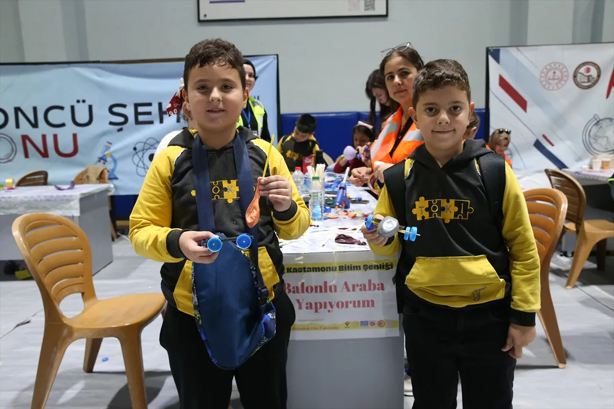 Kastamonu’da TÜBİTAK 4007 Bilim Şenliği’ni 12 bin kişi ziyaret etti Kastamonu’da TÜBİTAK 4007 Bilim Şenliği’ni 12 bin kişi ziyaret etti