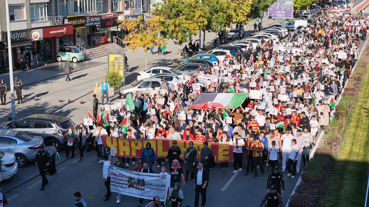 Kayseri’de Gazze’ye destek yürüyüşü düzenlendi Kayseri’de Gazze’ye destek yürüyüşü düzenlendi