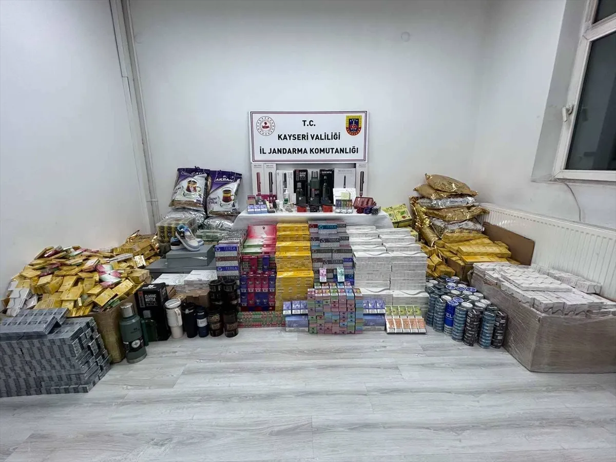 Kayseri’de kaçakçılık operasyonunda 2 zanlı yakalandı Kayseri’de kaçakçılık operasyonunda 2 zanlı yakalandı