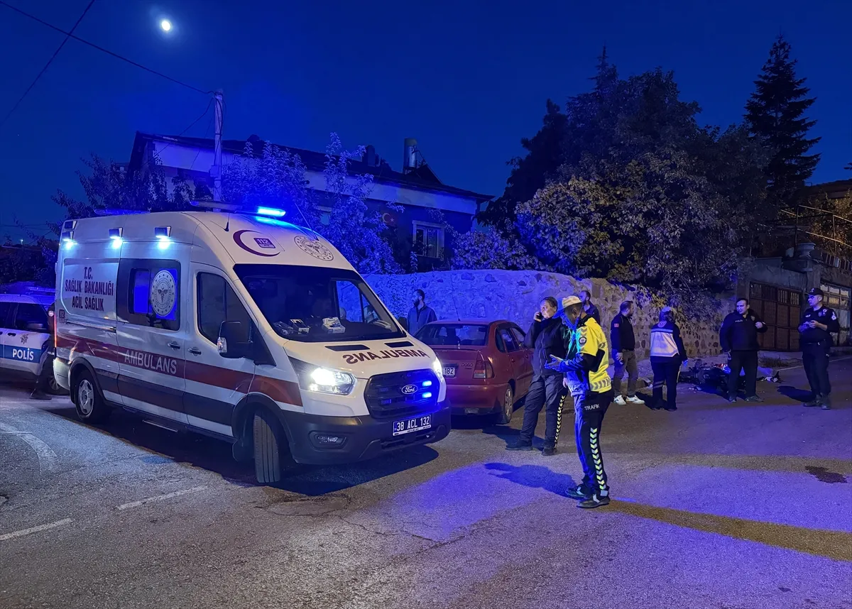Kayseri’de otomobil ile motosikletin çarpıştığı kazada 1 kişi öldü, 1 kişi yaralandı Kayseri’de otomobil ile motosikletin çarpıştığı kazada 1 kişi öldü, 1 kişi yaralandı