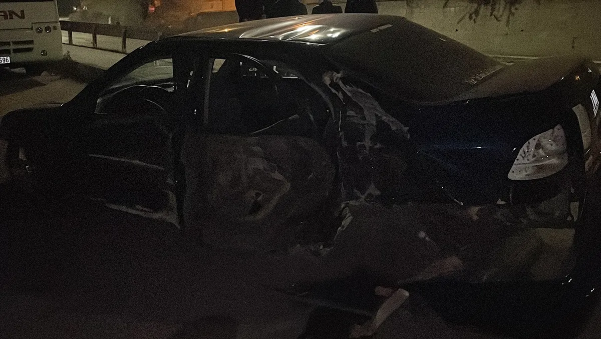 Kayseri’de trafik kazasında 3 kişi yaralandı Kayseri’de trafik kazasında 3 kişi yaralandı