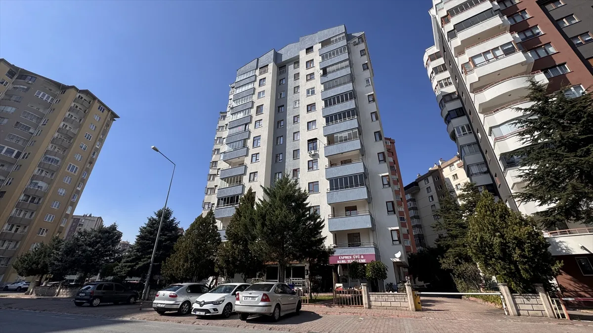 Kayseri’de üzerine tavandaki beton sıva düşen yaşlı kadın tedaviye alındı Kayseri’de üzerine tavandaki beton sıva düşen yaşlı kadın tedaviye alındı