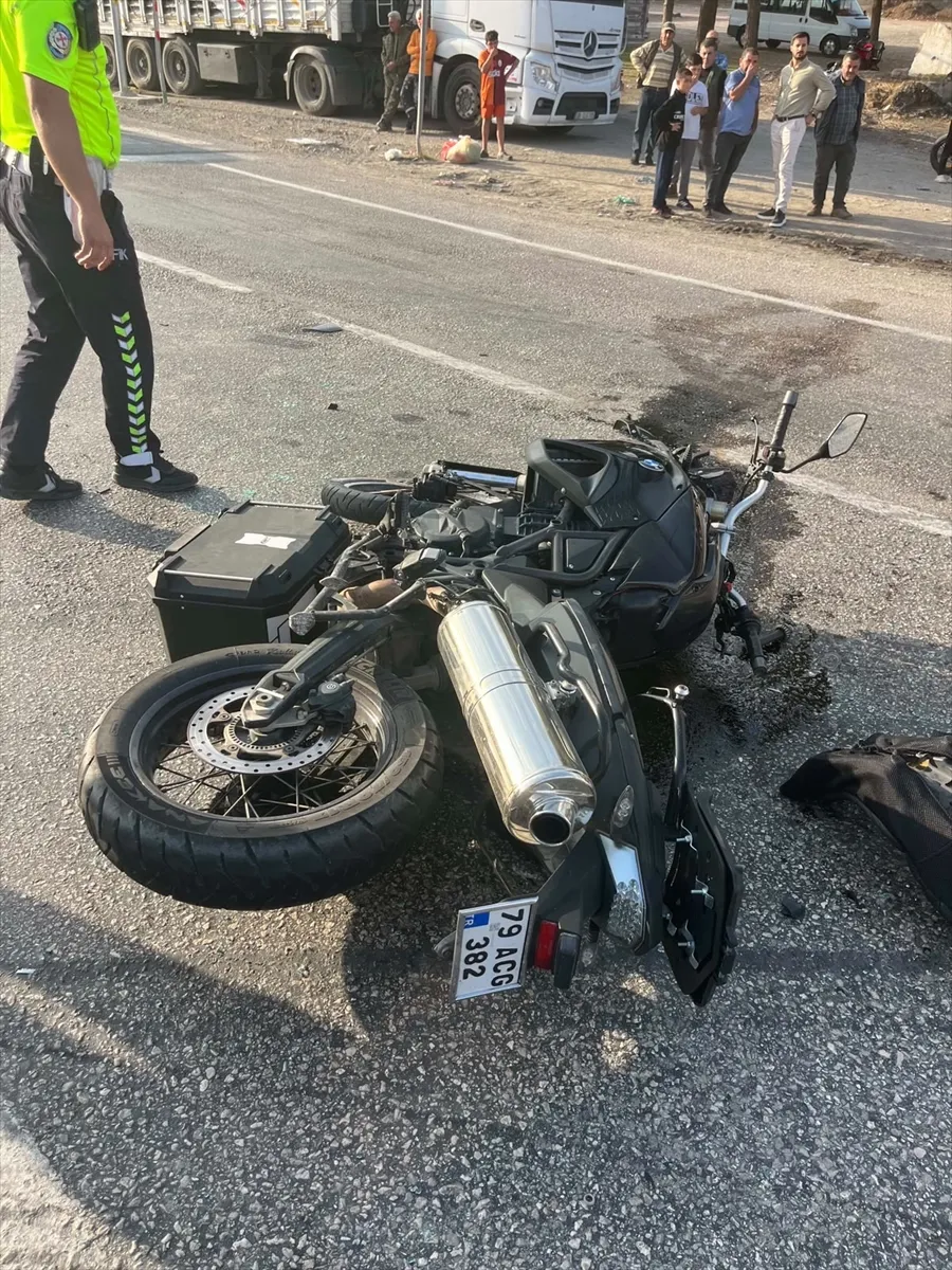 Kilis’te hafif ticari araçla çarpışan motosikletin sürücüsü hayatını kaybetti Kilis’te hafif ticari araçla çarpışan motosikletin sürücüsü hayatını kaybetti