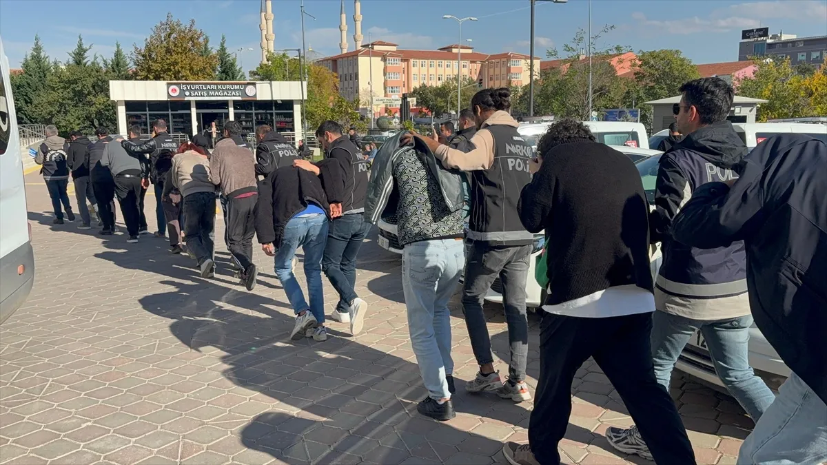 Kırıkkale’de uyuşturucu ve fuhuş operasyonunda 35 şüpheli yakalandı Kırıkkale’de uyuşturucu ve fuhuş operasyonunda 35 şüpheli yakalandı