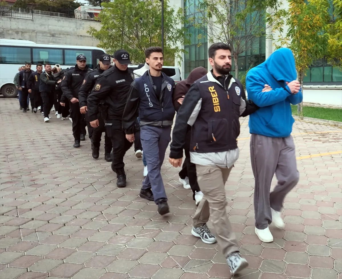 Kırıkkale merkezli yasa dışı bahis operasyonunda yakalanan 11 şüpheli tutuklandı Kırıkkale merkezli yasa dışı bahis operasyonunda yakalanan 11 şüpheli tutuklandı