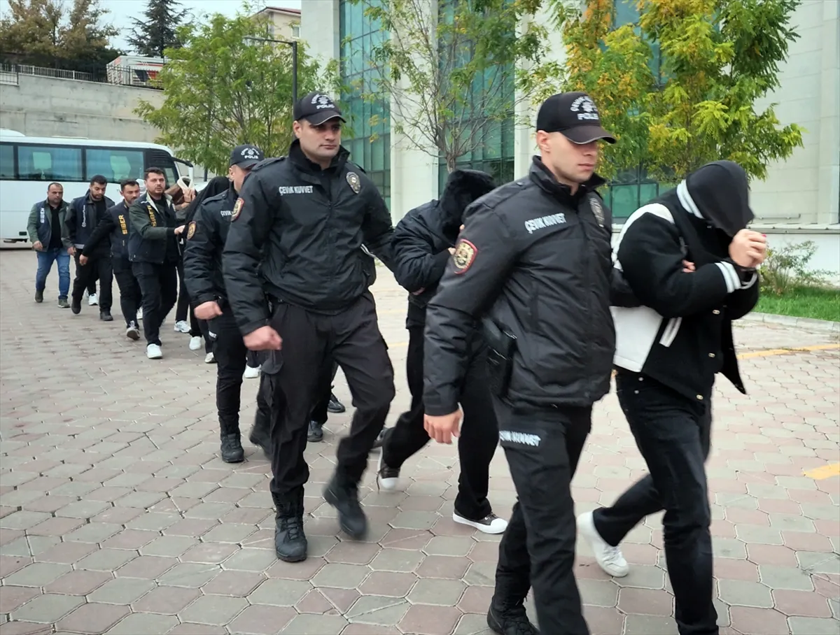 Kırıkkale merkezli yasa dışı bahis operasyonunda yakalanan şüpheliler adliyede Kırıkkale merkezli yasa dışı bahis operasyonunda yakalanan şüpheliler adliyede