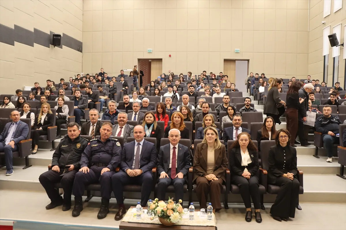 Kırklareli’nde Osmanlı’dan Cumhuriyet’e Toplumsal Kalkınmada Bilim ve Eğitim Konferansı düzenlendi Kırklareli’nde Osmanlı’dan Cumhuriyet’e Toplumsal Kalkınmada Bilim ve Eğitim Konferansı düzenlendi