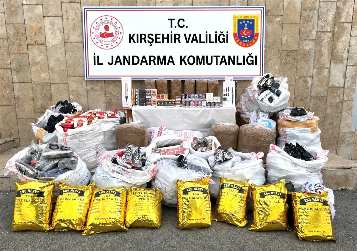 Kırşehir’de gümrük kaçağı 11 bin 464 ürün ile çay, tütün ve sigara ele geçirildi Kırşehir’de gümrük kaçağı 11 bin 464 ürün ile çay, tütün ve sigara ele geçirildi