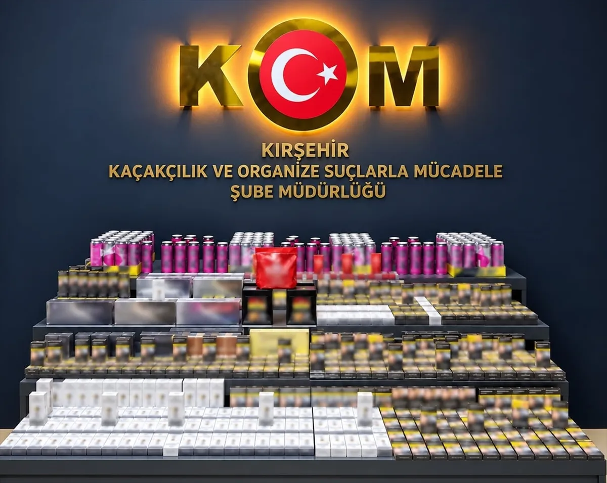 Kırşehir’de otomobilde 750 paket kaçak sigara ele geçirildi Kırşehir’de otomobilde 750 paket kaçak sigara ele geçirildi