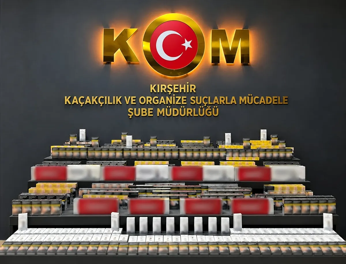 Kırşehir’de gümrük kaçağı sigara ve cep telefonları ele geçirildi Kırşehir’de gümrük kaçağı sigara ve cep telefonları ele geçirildi