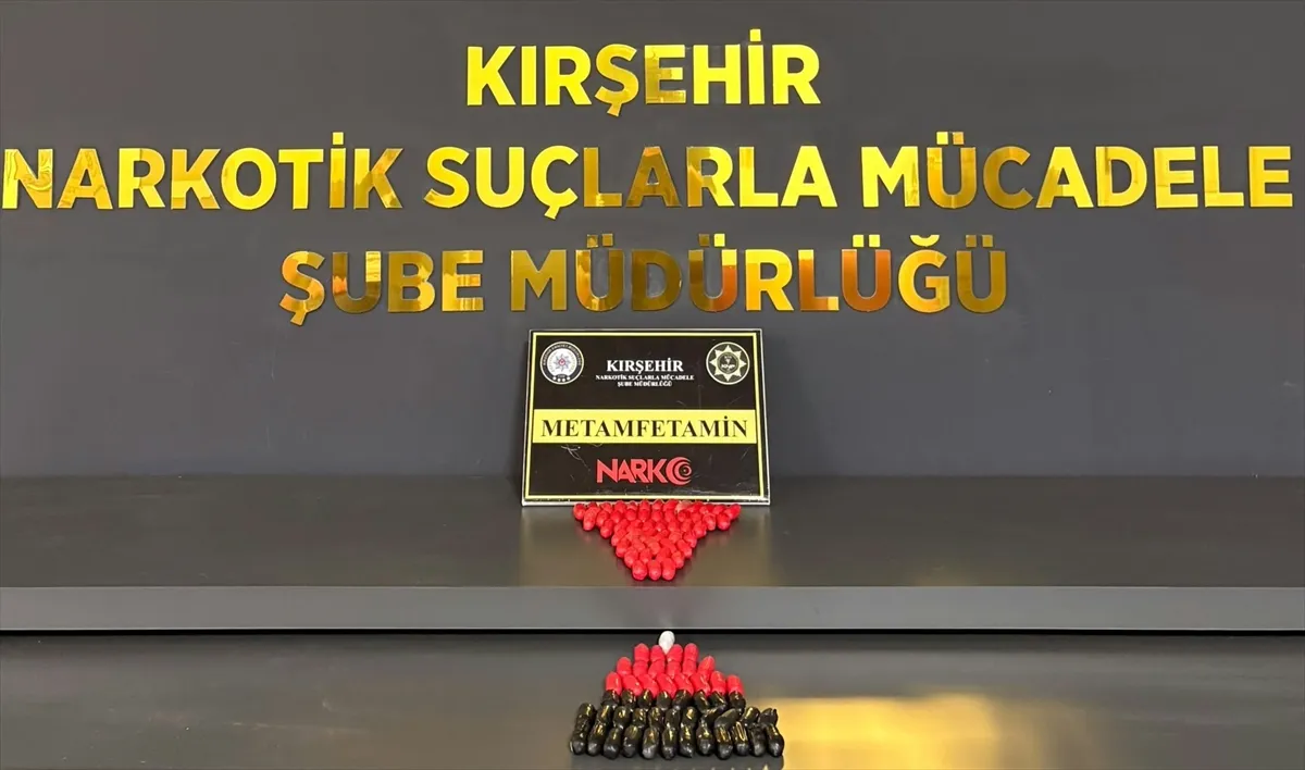 Kırşehir’de mide ve bağırsaklarında 731 gram uyuşturucu bulunan 2 zanlı tutuklandı Kırşehir’de mide ve bağırsaklarında 731 gram uyuşturucu bulunan 2 zanlı tutuklandı