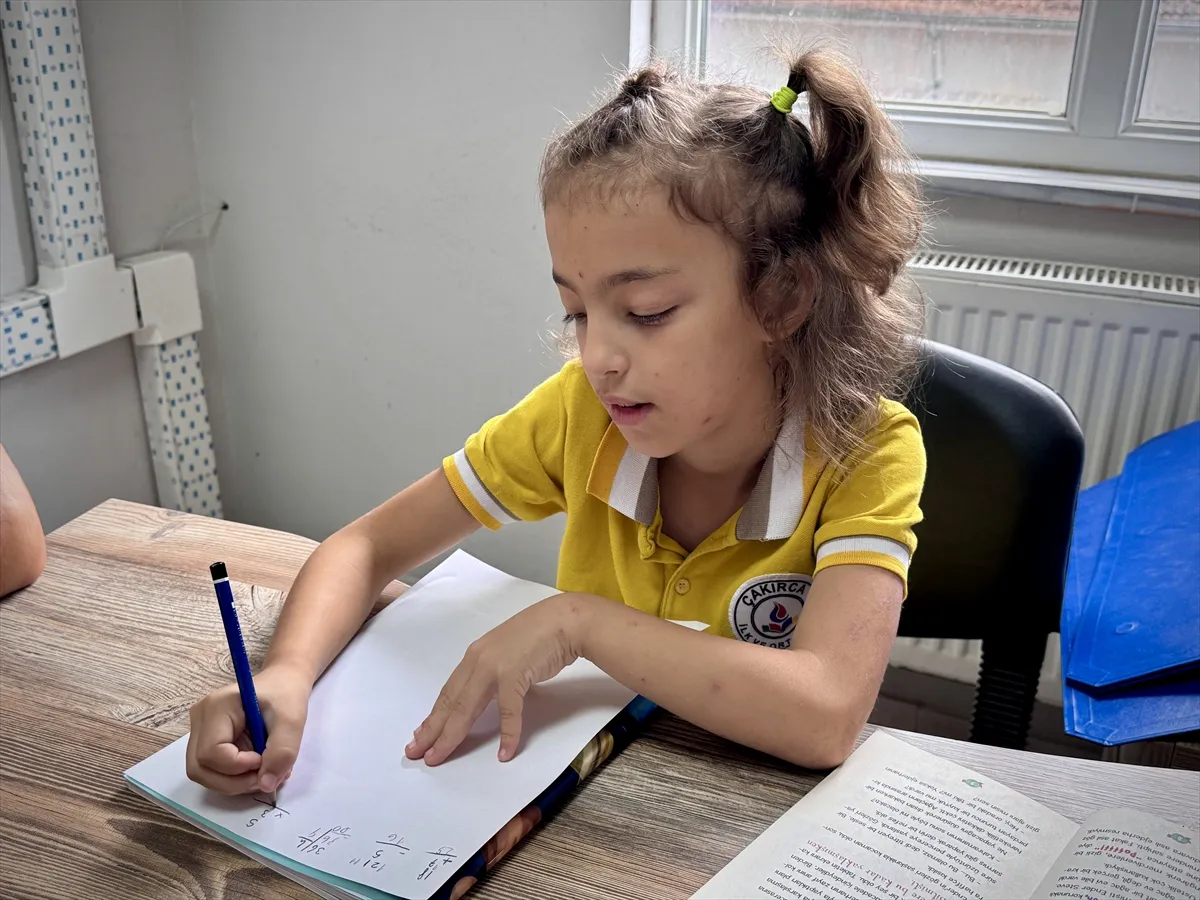 Kızının otizm sürecinden yola çıkan rehber öğretmen ailelere gönüllü destek veriyor