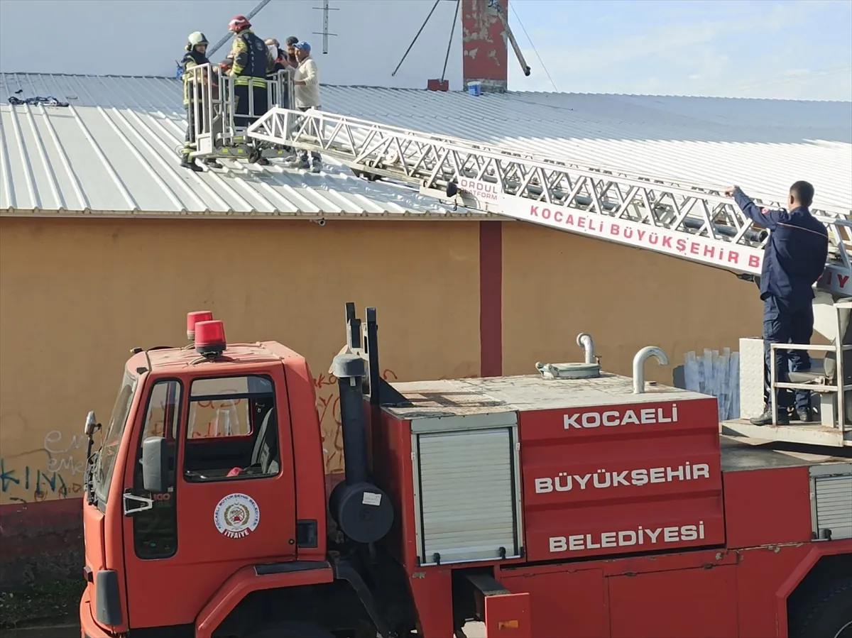 Kocaeli’de elektrik akımına kapılan işçi yaralandı Kocaeli’de elektrik akımına kapılan işçi yaralandı