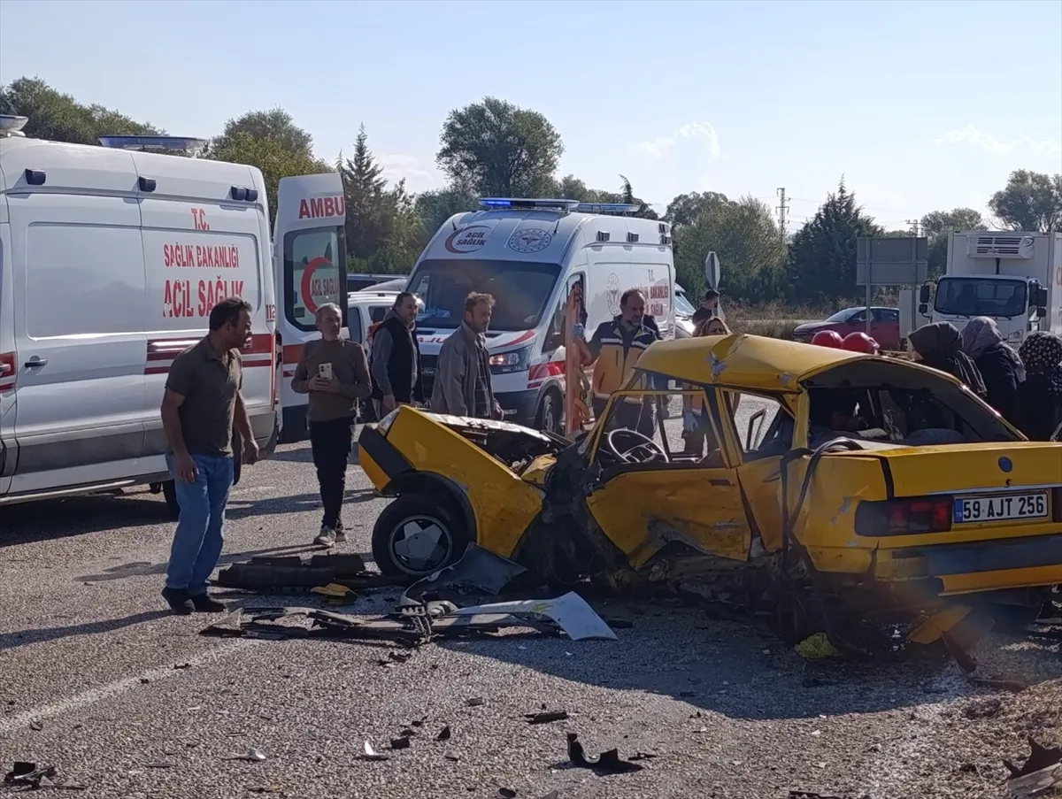 Konya’da otomobil ile hafif ticari aracın çarpıştığı kazada 2 kişi öldü, 2 kişi yaralandı