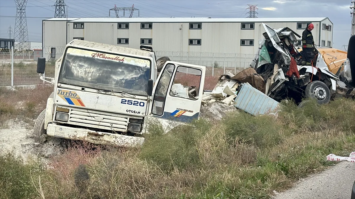 Konya’da tır ile kamyon çarpıştı: 1 ölü, 3 yaralı Konya’da tır ile kamyon çarpıştı: 1 ölü, 3 yaralı