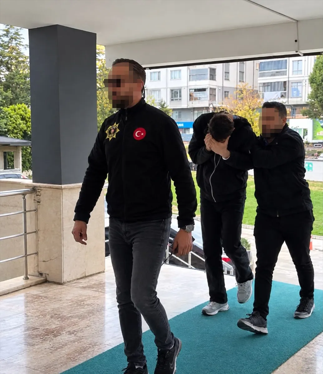 Konya’da uyuşturucu operasyonunda yakalanan 1 şüpheli tutuklandı Konya’da uyuşturucu operasyonunda yakalanan 1 şüpheli tutuklandı