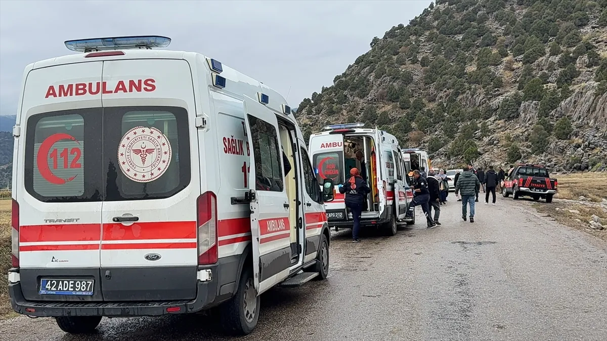 Konya’daki trafik kazasında 1’i çocuk 5 kişi yaralandı Konya’daki trafik kazasında 1’i çocuk 5 kişi yaralandı