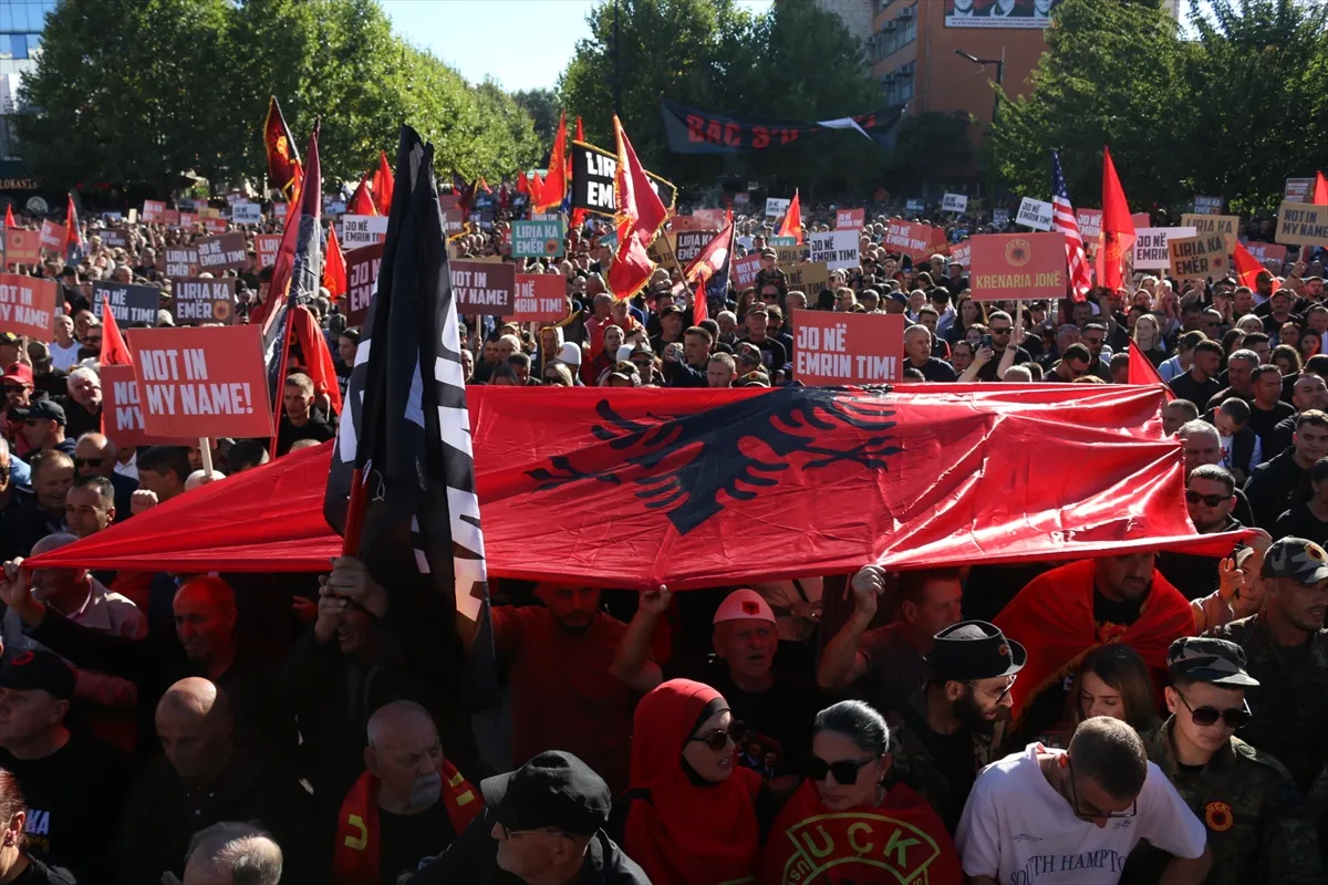 Kosova’da UÇK komutanlarının Lahey’de hapis cezasına çarptırılmasına karşı gösteriler sürüyor