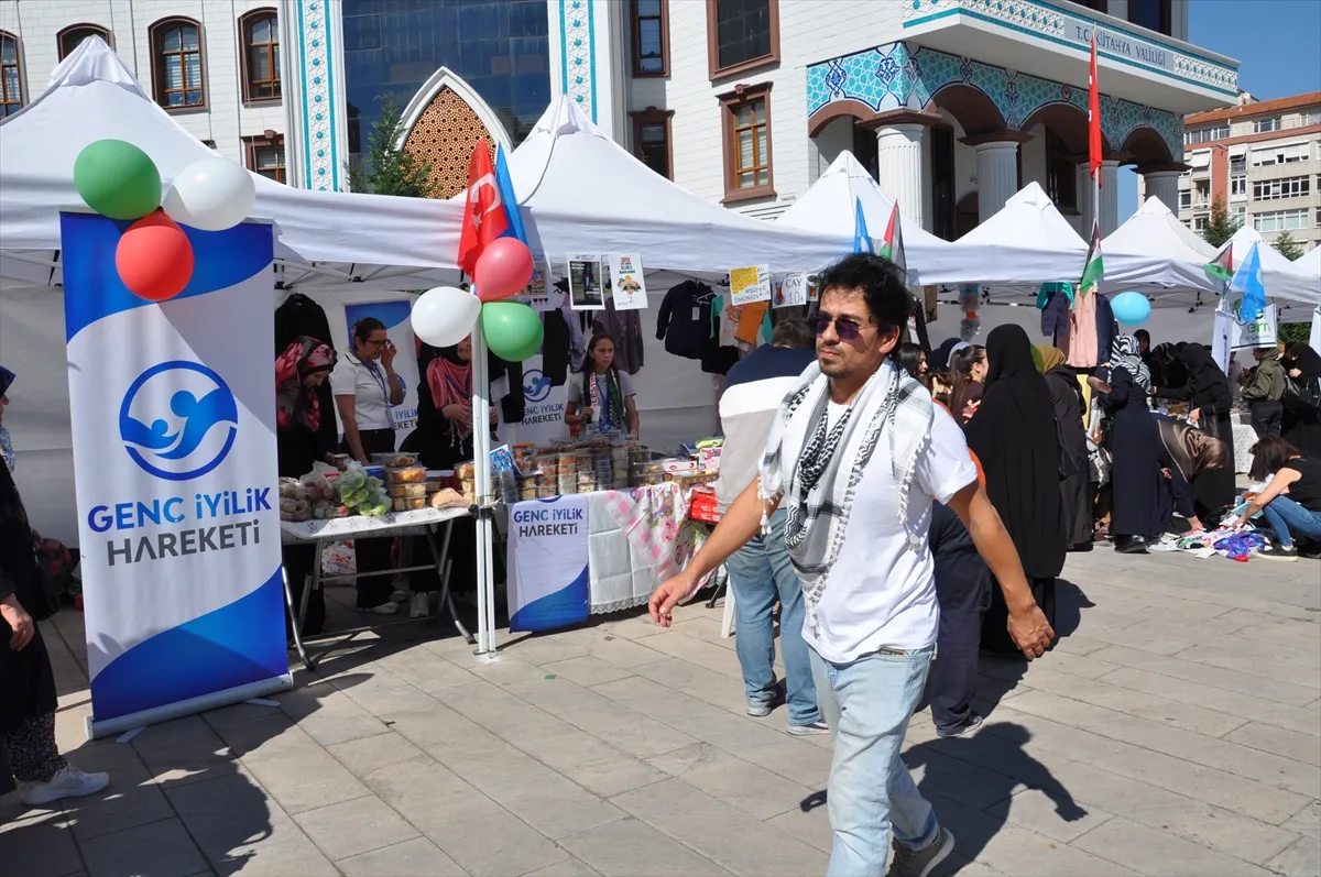 Kütahya’da Gazze için Hayır Çarşısı kuruldu Kütahya’da Gazze için Hayır Çarşısı kuruldu