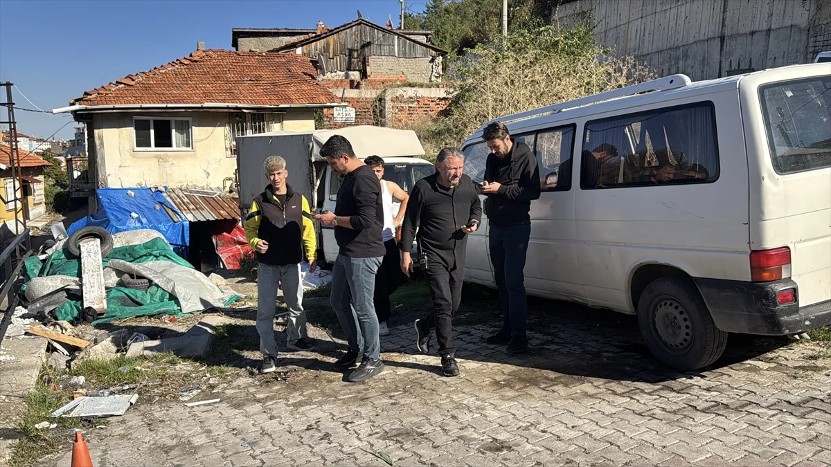 Kütahya’da otomobilden pompalı tüfekle düzenlenen saldırıda 1 kişi yaralandı Kütahya’da otomobilden pompalı tüfekle düzenlenen saldırıda 1 kişi yaralandı