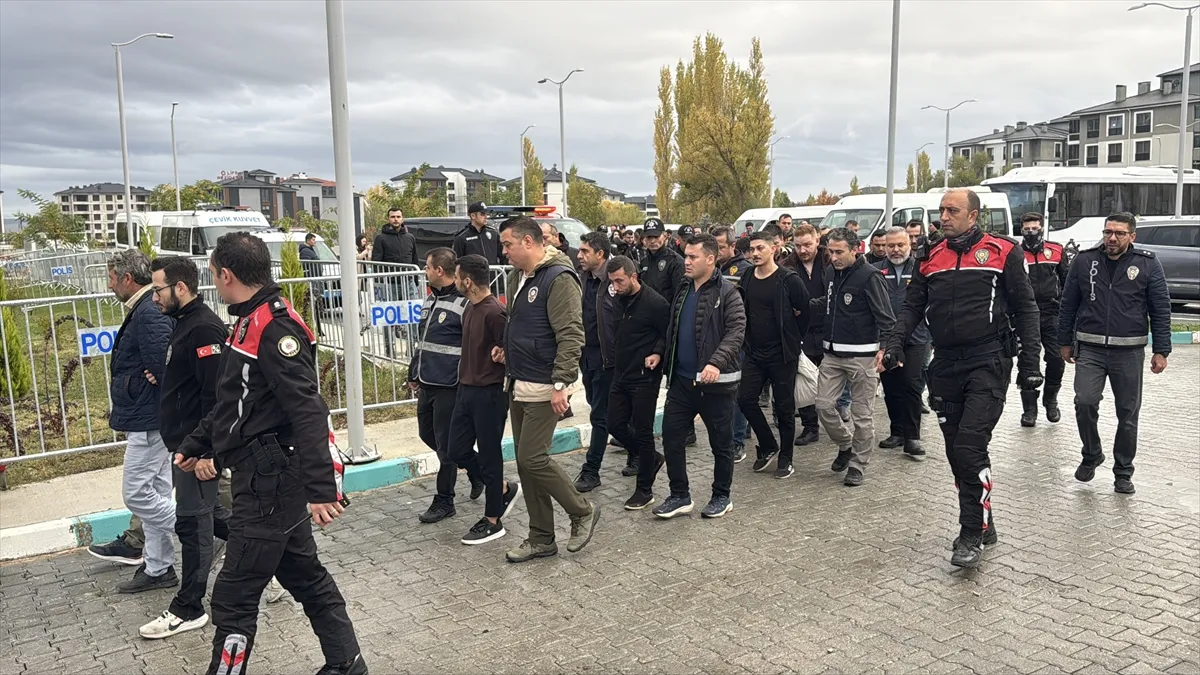 Kütahya merkezli yasa dışı bahis operasyonunda yakalanan 79 şüpheli adliyede