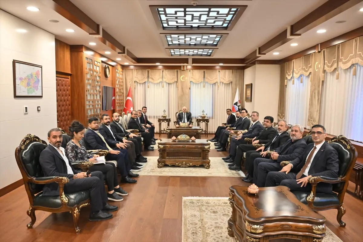 Malezya’nın Ankara Büyükelçisi Shaffieq, Diyarbakır Valiliğini ziyaret etti Malezya’nın Ankara Büyükelçisi Shaffieq, Diyarbakır Valiliğini ziyaret etti